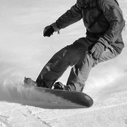 snowboarders-2089706 1920BW